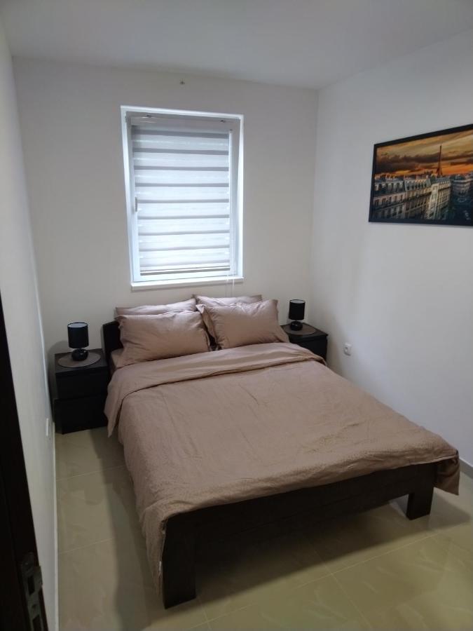 Apartman "N" Srebrno Jezero Ostrovo Eksteriør bilde