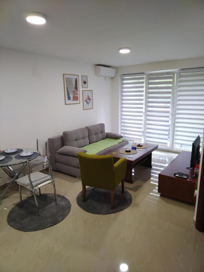Apartman "N" Srebrno Jezero Ostrovo Eksteriør bilde